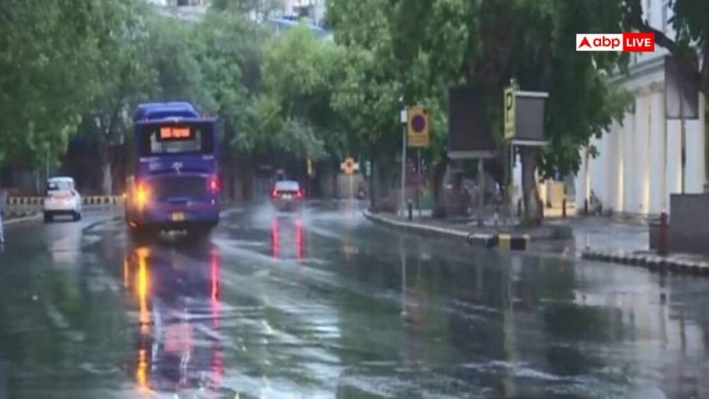 दिल्ली-में-सुबह-से-काले-बादलों-का-डेरा,-कई-इलाकों-में-बारिश,-आंधी-तूफान-और-झमाझम-बरसात-का-अलर्ट