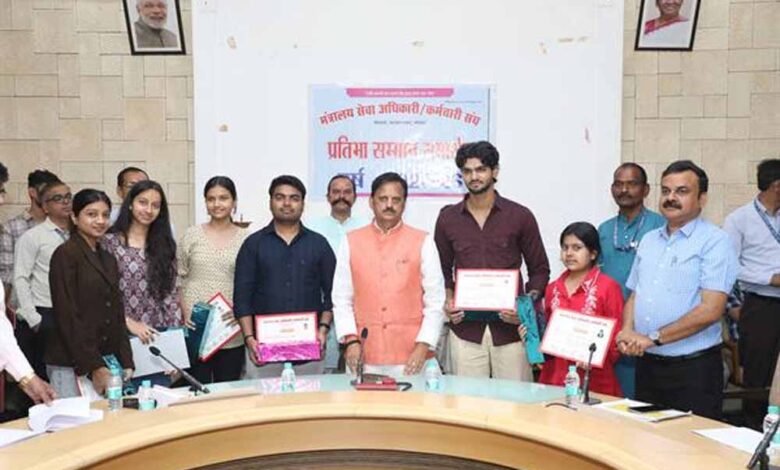 अच्छा-कार्य-करने-वालों-को-मिलता-है-सम्मान-:-उप-मुख्यमंत्री-शुक्ल