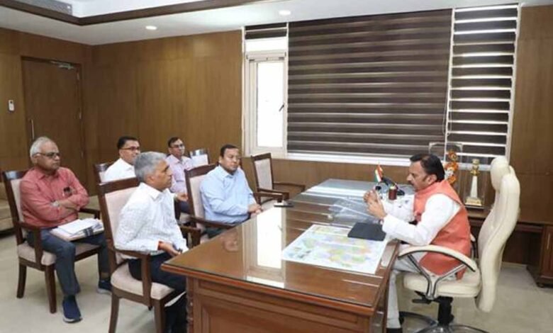 दीर्घकालिक-उपयोगिता-और-समग्र-विकास-को-ध्यान-में-रखकर-करें-विकास-कार्य-:-उप-मुख्यमंत्री-शुक्ल