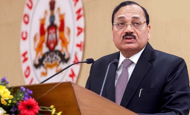 पहली-बार-मोबाइल-लेकर-सुप्रीम-कोर्ट-पहुंचे-cji-सूर्यकांत,-किसका-था-मैसेज?