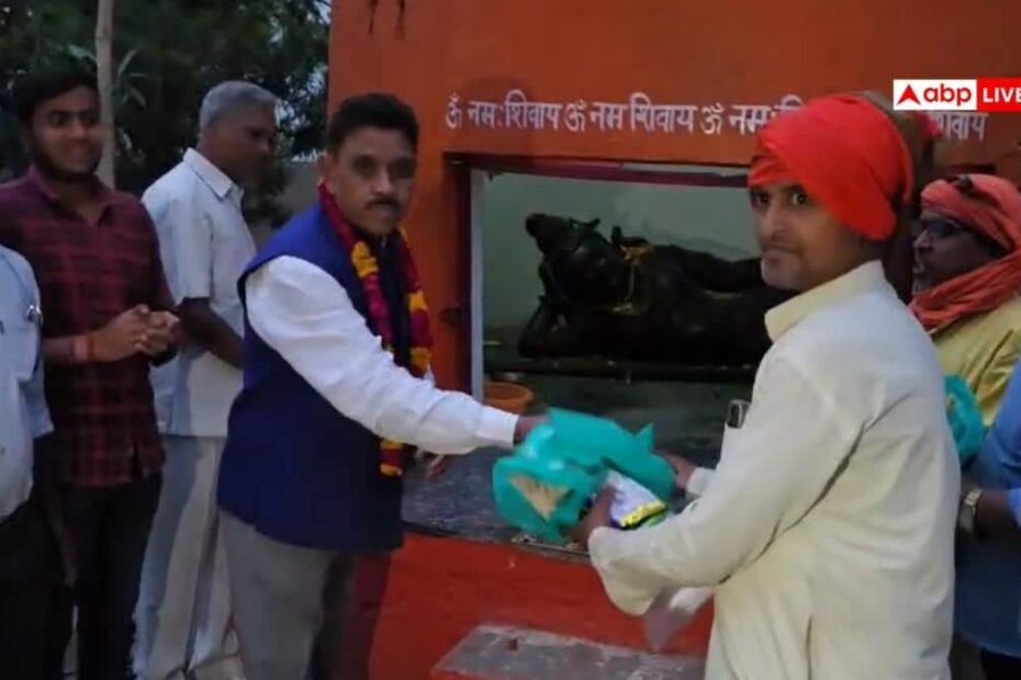 श्मशान-घाट-पर-जलती-लाशों-के-बीच-मनाया-गया-अशोक-तपस्वी-का-जन्मदिन,-लावारिस-शवों-का-करते-हैं-अंतिम-संस्कार