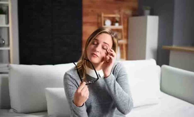 आंखों-का-फड़कना-महज-अंधविश्वास-नहीं,-शरीर-में-छिपी-इन-5-कमियों-का-हो-सकता-है-संकेत