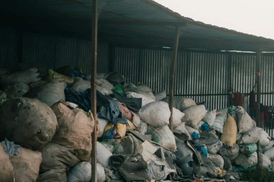 effects-of-bad-smells-on-health:-आसपास-की-बदबू-आपको-बना-रही-है-बीमार?-जानें-सेहत-पर-इसके-गंभीर-असर