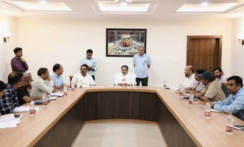 निर्माण-बाधाओं-को-दूर-कर-किसानों-के-खेतों-तक-पानी-पहुँचाने-के-दिए-निर्देश-:-उप-मुख्यमंत्री-शुक्ल