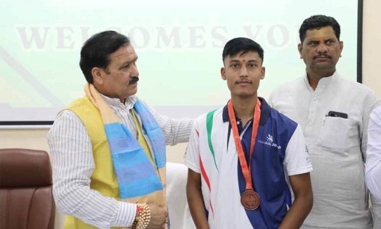 मंत्री-टेटवाल-ने-ग्लोबल-स्किल्स-पार्क-का-भ्रमण-कर-प्रगतिरत-कार्यों-और-योजनाओं-की-समीक्षा-की