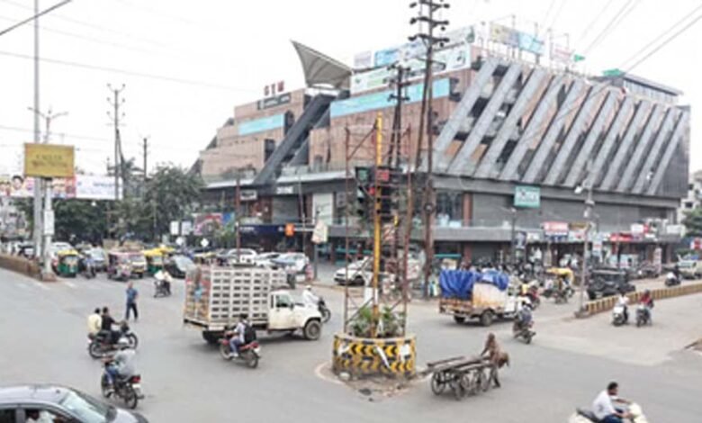 इंदौर:-बड़ा-गणपति-चौराहे-पर-फ्लाईओवर-का-काम-शुरू-नहीं-हो-पाया,-सीवर-शिफ्टिंग-और-ट्रैफिक-डायवर्जन-बनी-चुनौती