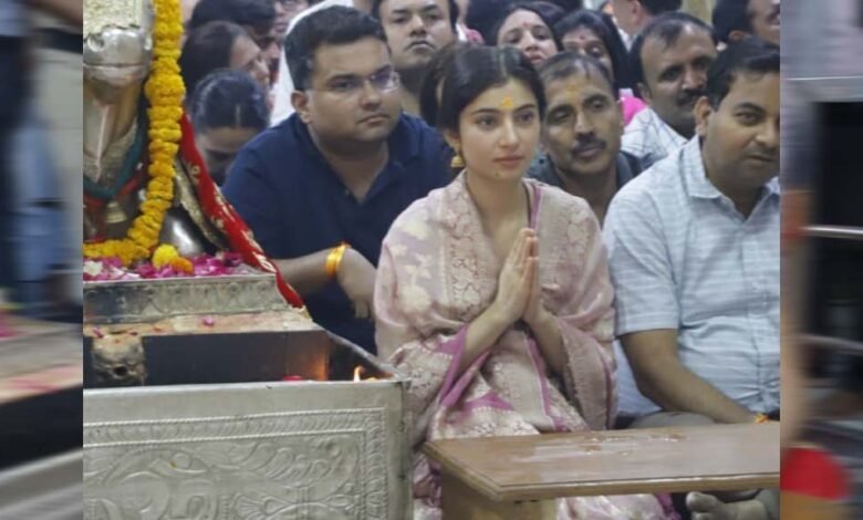 1700-करोड़-के-पार-‘धुरंधर’,-महाकाल-के-दर-पहुंचे-सारा-अर्जुन,-टेका-माथा