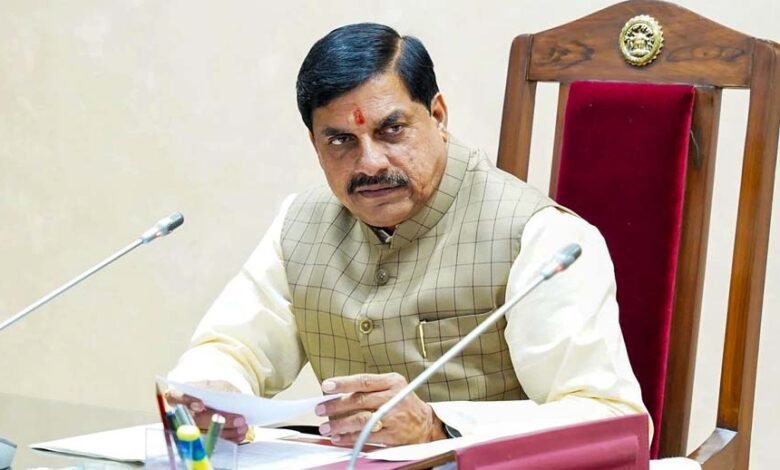 इस्तीफा-दे-पूरी-प्रदेश-कांग्रेस…-वंदे-मातरम-के-अपमान-पर-भड़के-cm-यादव