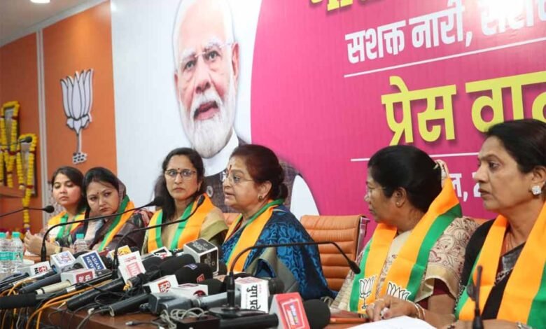 प्रधानमंत्री-की-दृढ़-इच्छशक्ति-को-प्रदर्शित-करता-है-महिलाओं-को-33-प्रतिशत-आरक्षण-का-कानून:-अर्चना-चिटनीस