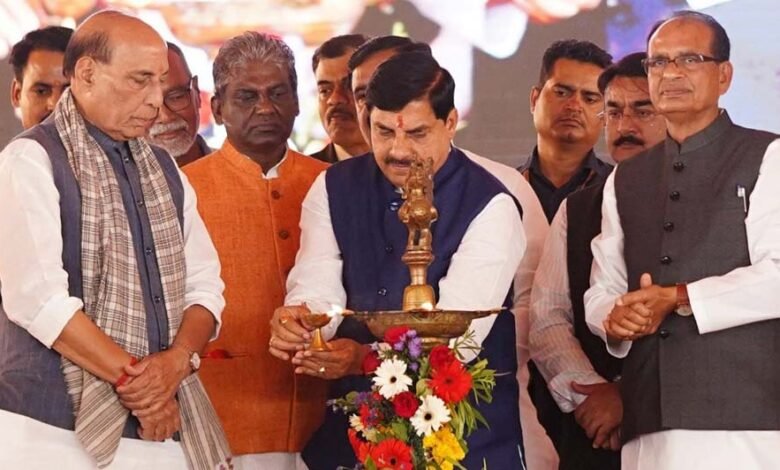 रायसेन-में-दिवसीय-राष्ट्रीय-उन्नत-कृषि-महोत्सव-का-आगाज,-मंच-पर-एक-साथ-दिखे-रक्षामंत्री,-कृषि-मंत्री-और-मुख्यमंत्री