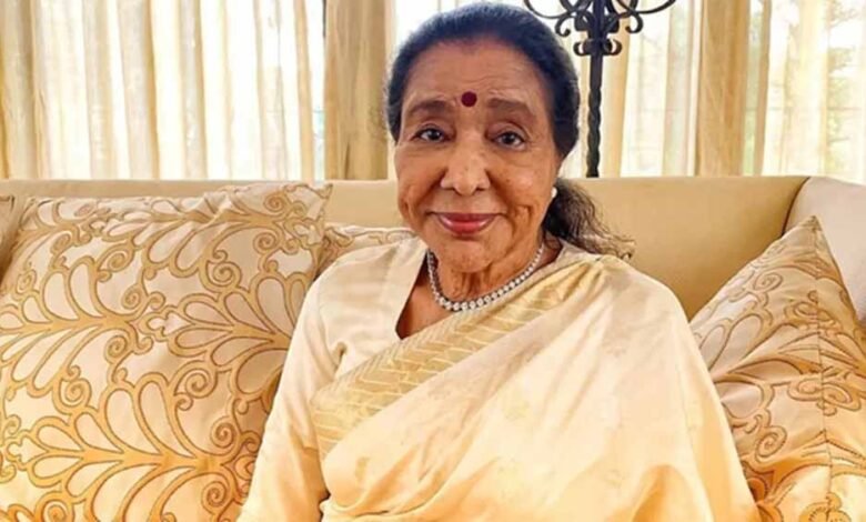 आशा-भोसले-को-कार्डियक-अरेस्ट,-मुंबई-के-ब्रीच-कैंडी-अस्पताल-में-इलाज-जारी