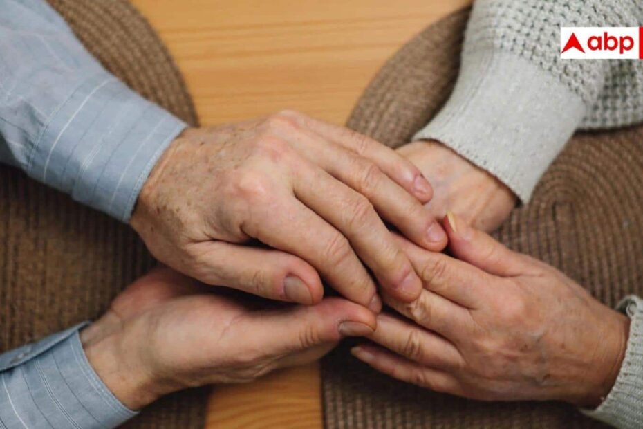 world-parkinson’s-day-2026:-शरीर-में-कंपकंपी-से-पहले-ही-दिखने-लगते-हैं-पार्किंसंस-के-ये-लक्षण,-पहचानने-में-न-करें-देरी