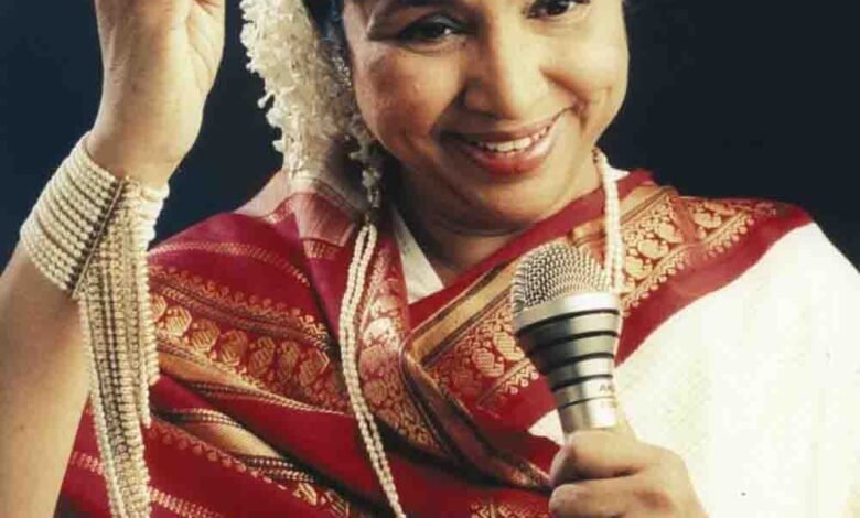 बॉलीवुड-की-महान-गायिका-आशा-भोसले-का-92-वर्ष-की-उम्र-में-निधन