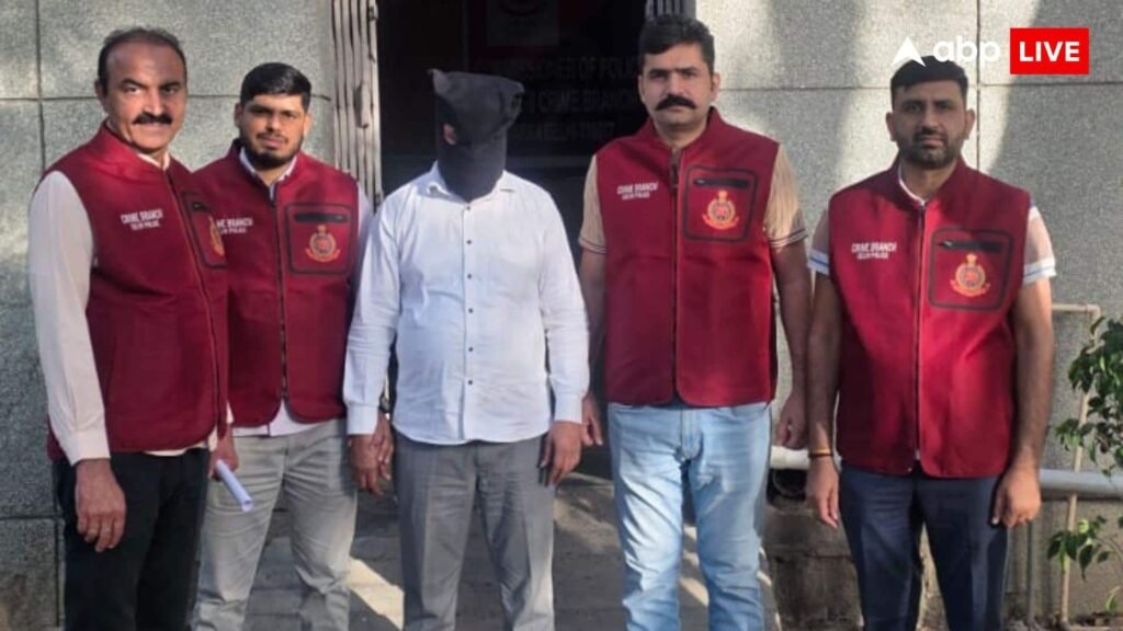 delhi-news:-rbl-बैंक-का-कर्मचारी-निकला-साइबर-ठगों-का-साथी,-फर्जी-खातों-से-करता-था-करोड़ों-की-ठगी