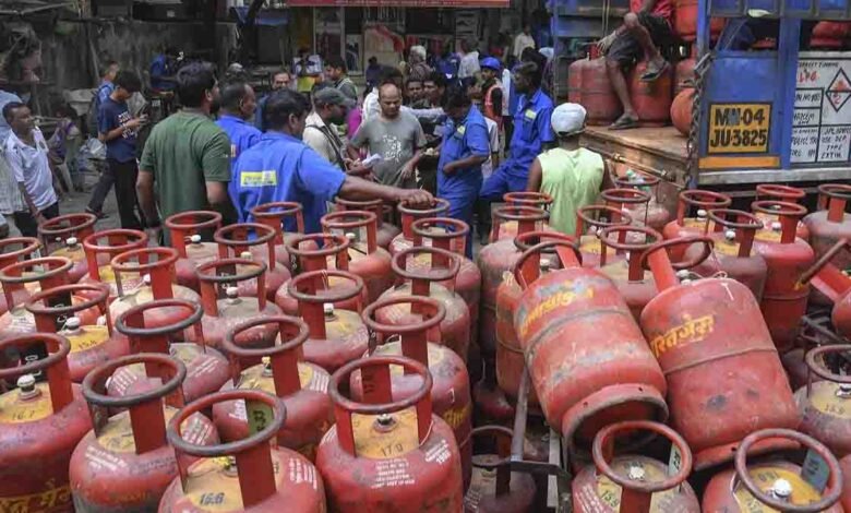 एलपीजी-वितरण-में-गड़बड़ी-पर-ioc-की-बड़ी-कार्रवाई,-10,600-से-अधिक-निरीक्षण