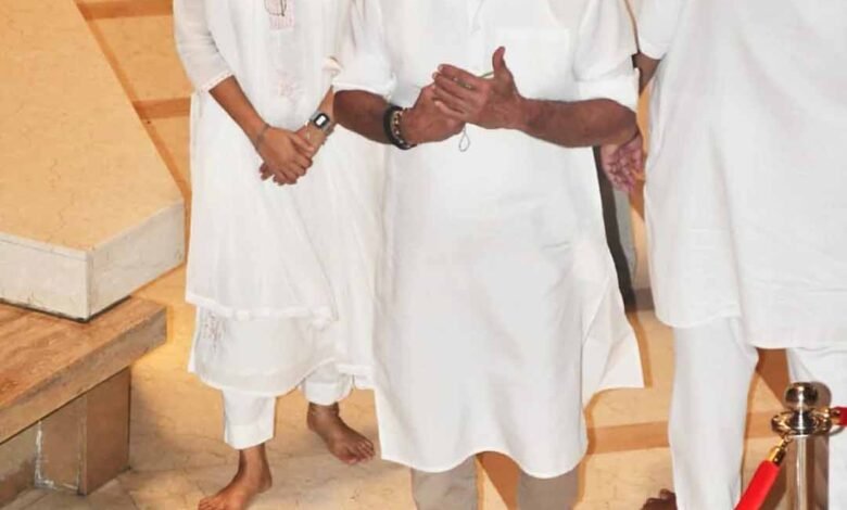 मुंबई-में-अंतिम-विदाई-की-तैयारी,-दिग्गज-गायिका-आशा-भोसले-को-श्रद्धांजलि-देने-उमड़े-सेलेब्स