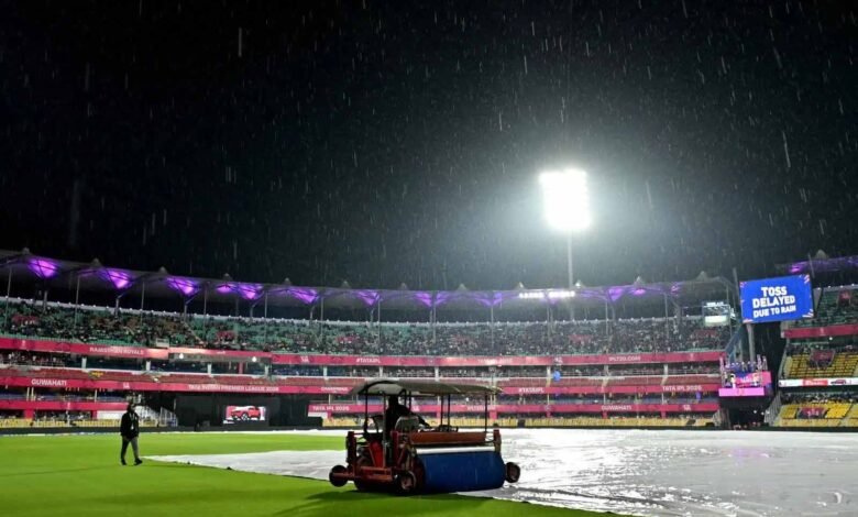 गुवाहाटी-ग्राउंड-स्टाफ-को-25-लाख-इनाम,-बारिश-में-भी-संभाला-मैदान