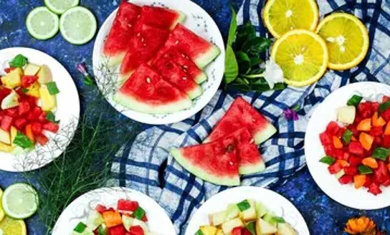 गर्मियों-में-डिहाइड्रेशन-से-बचाने-वाले-5-सबसे-अच्छे-पानी-वाले-फल