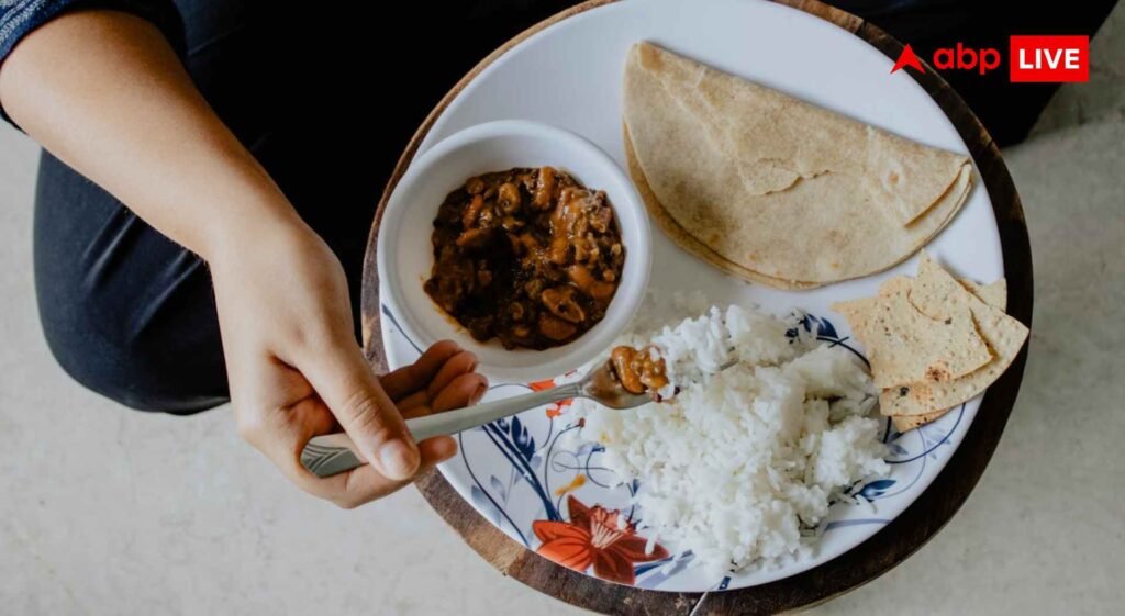 roti-or-rice-health-benefits:-उत्तर-भारत-के-लोग-ज्यादातर-रोटी-खाते-हैं-लेकिन-दक्षिण-के-चावल,-जानें-सेहत-के-लिए-क्या-है-बेस्ट?