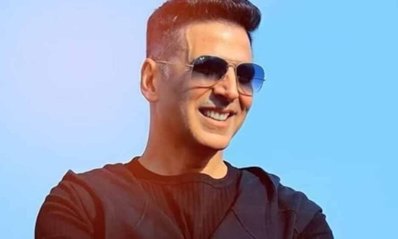 नागिन-7-में-अक्षय-कुमार-का-नाग-गुरु-अवतार,-टेलीप्रॉम्पटर-को-लेकर-हुए-ट्रोल