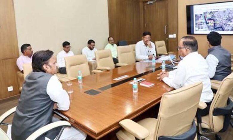 उप-मुख्यमंत्री-शुक्ल-ने-रीवा-जिले-में-लोक-निर्माण-विभाग-के-आधारभूत-संरचना-विकास-कार्यों-की-विस्तृत-समीक्षा-की