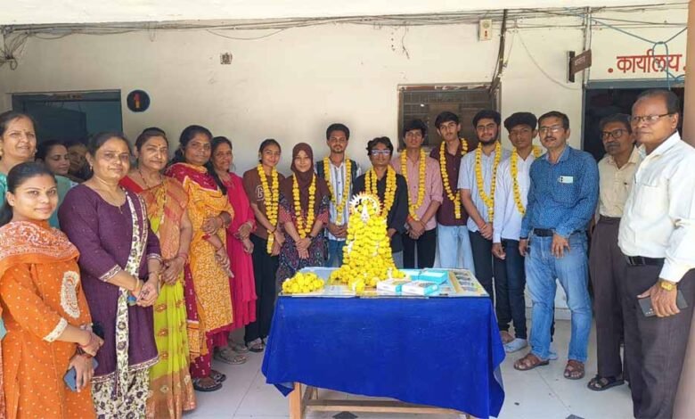 10वीं-12वीं-का-रिजल्ट-घोषित-बच्चों-ने-मारी-बाजी