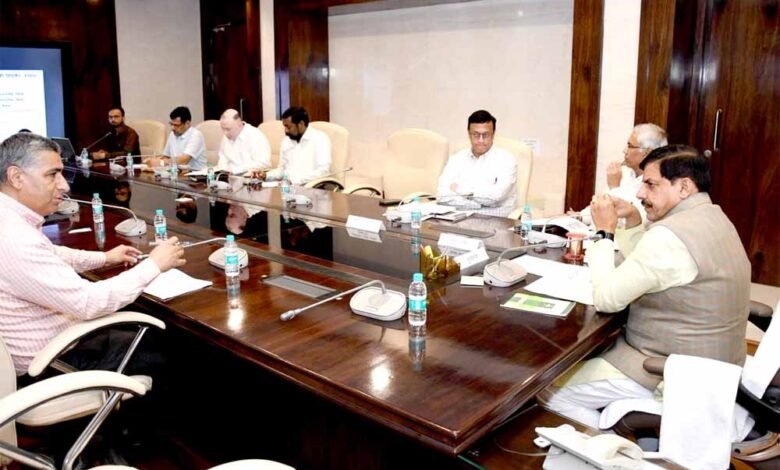 छात्र-आश्रमों-में-अनुशासन-और-राष्ट्रभक्ति-को-बढ़ावा-देने-मुख्यमंत्री-डॉ.-यादव-ने-दिए-निर्देश