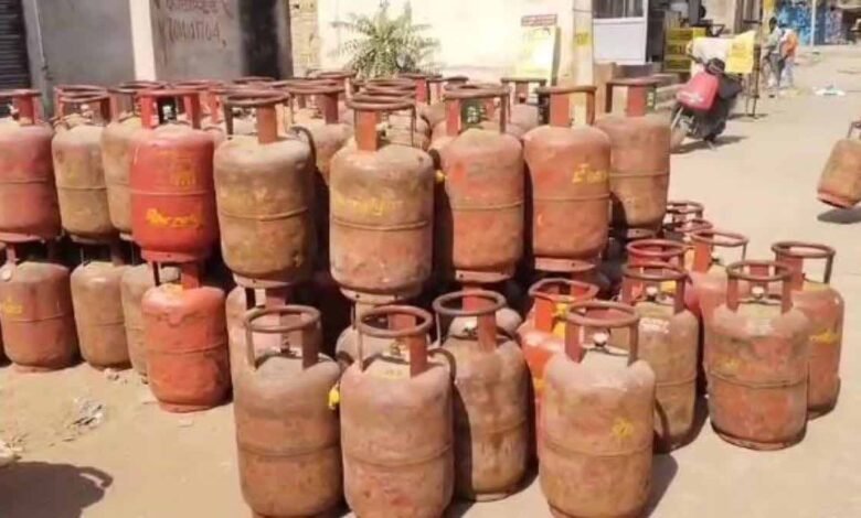 अब-तक-2932-स्थानों-पर-हुई-जाँच,-4400-गैस-सिलेण्डर-किये-गये-जब्त