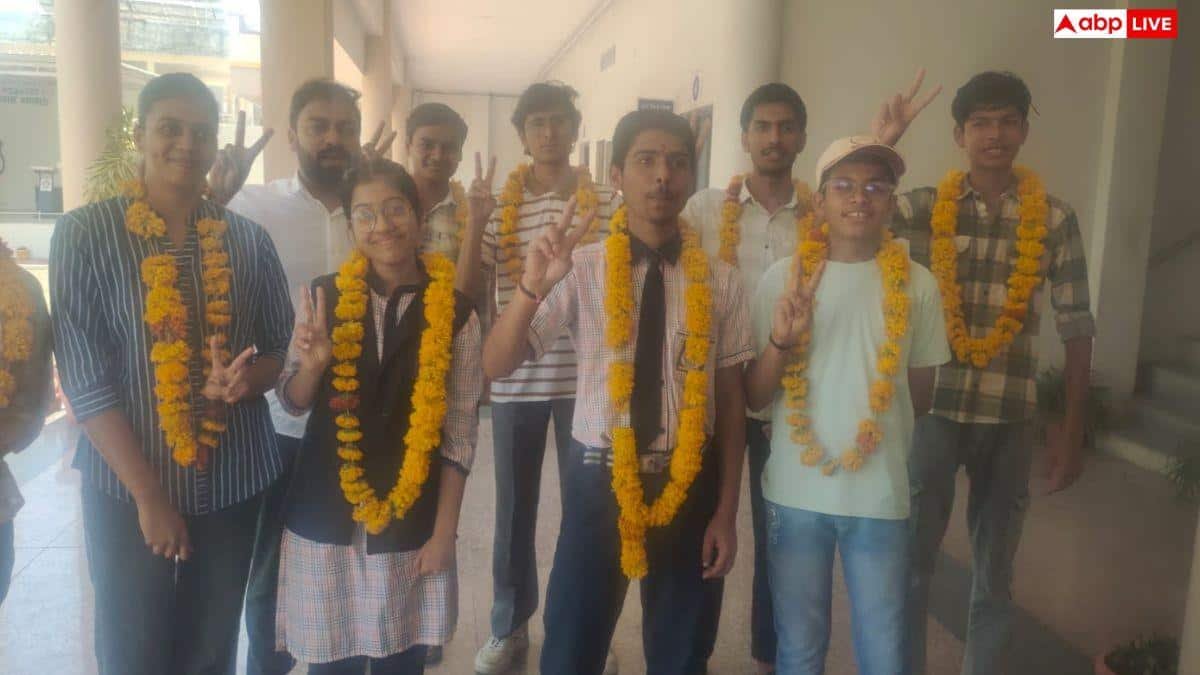 सीहोर-के-श्लोक-प्रजापति-बने-साइंस-में-स्टेट-टॉपर,-98.6%-अंकों-से-रचा-इतिहास;-पिता-करते-हैं-मजदूरी