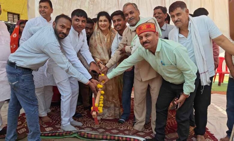 राज्यमंत्री-गौर-ने-किया-6.20-करोड़-की-लागत-के-सड़क-निर्माण-कार्य-का-भूमि-पूजन