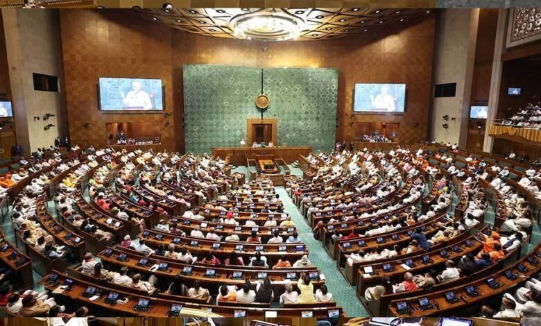 संसद-में-महा-बहस-के-दौरान-आधी-रात-को-महिला-आरक्षण-कानून-2023-लागू,-नोटिफिकेशन-जारी