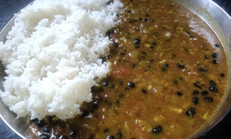 उत्तराखंड-की-पारंपरिक-रेसिपी:-भट्ट-की-चुड़कानी-कैसे-बनाएं-और-इसके-फायदे-क्या-हैं