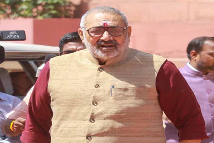 संसद-में-विवादित-बयान:-गिरिराज-सिंह-का-आरोप—‘राहुल-गांधी-lop-की-तरह-नहीं,-पाकिस्तान-की-भाषा-बोल-रहे-थे’