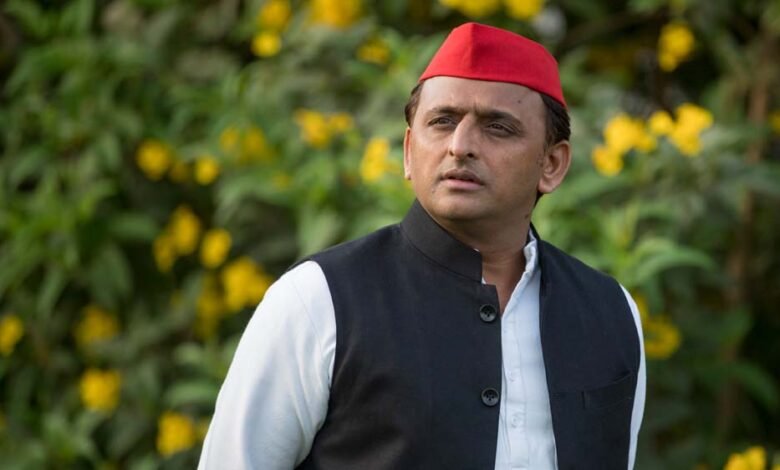 अखिलेश-यादव-का-बड़ा-दांव:-सपा-सरकार-बनी-तो-300-यूनिट-बिजली-फ्री,-महिलाओं-को-40-हजार-पेंशन