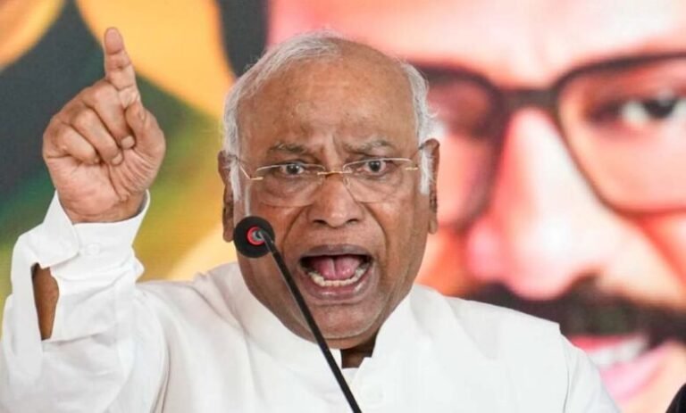 कांग्रेस-अध्यक्ष-खड़गे-ने-pm-मोदी-को-बताया-‘आतंकवादी’,-बाद-में-दी-सफाई