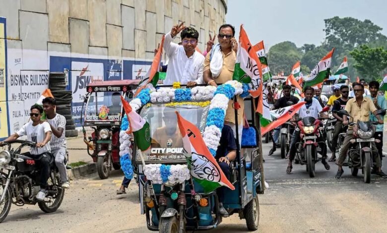 बंगाल-में-बाइक-रैली-पर-सख्ती:-पीछे-बैठना-भी-पड़ा-भारी,-चुनाव-आयोग-का-बड़ा-फैसला