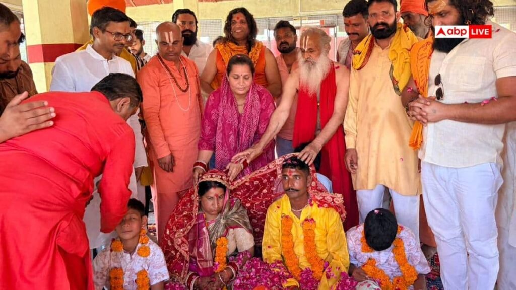 मुस्लिम-परिवार-ने-धर्म-परिवर्तन-कर-अपनाया-हिंदू-धर्म,-हरिद्वार-में-हुआ-शुद्धिकरण-संस्कार