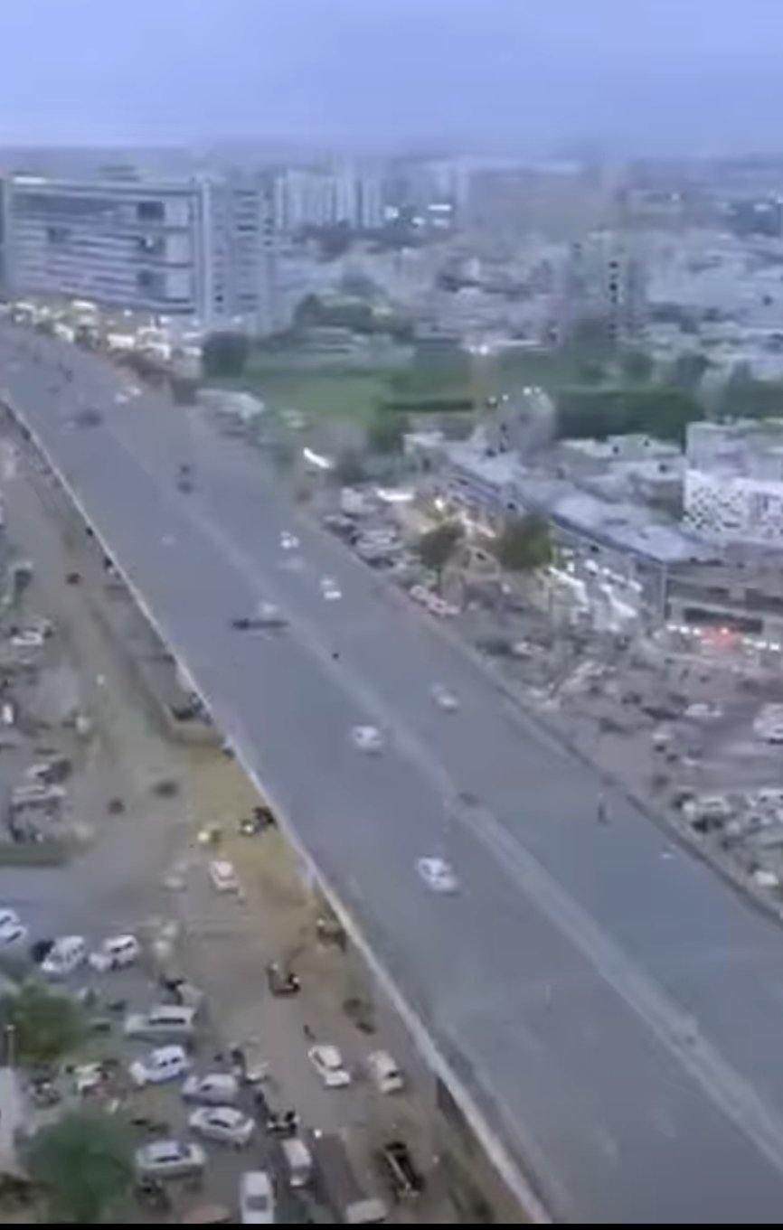 धुएं से हरियाली तक: भारत में EV क्रांति की तेज़ रफ्तार |