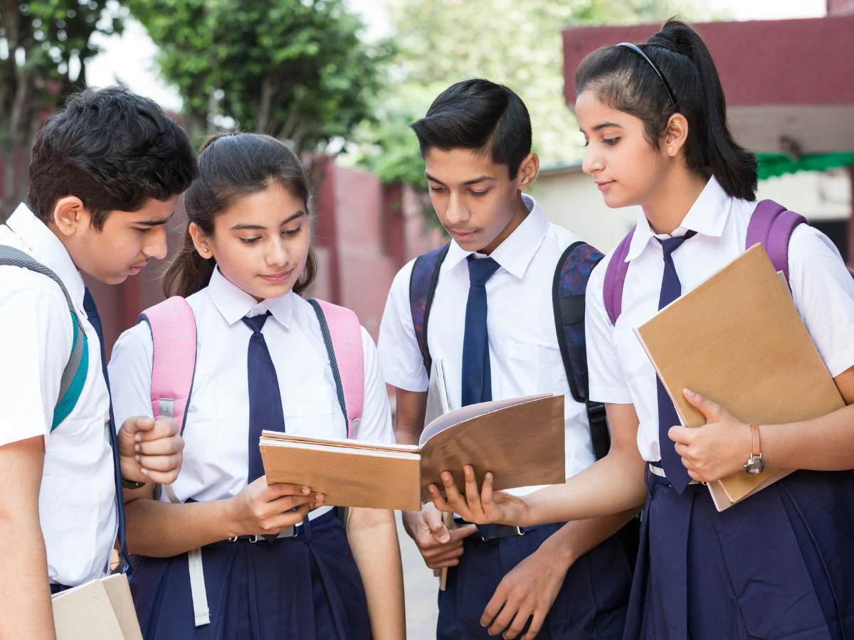 “फरिश्ता-ए-तालीम”: 13 वर्षों से गरीब बच्चों के सपनों को पंख दे रहे हैं फहीम हाशमी