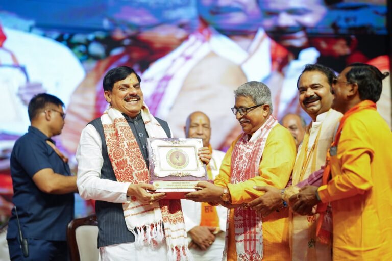 लोकतंत्र सेनानियों का सम्मान: सीएम डॉ. मोहन यादव बोले— आपकी वजह से भारत बना दुनिया का सबसे बड़ा लोकतांत्रिक देश