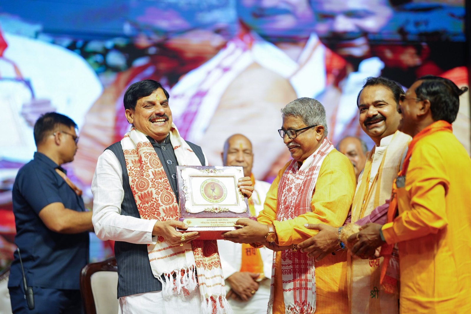 लोकतंत्र सेनानियों का सम्मान: सीएम डॉ. मोहन यादव बोले— आपकी वजह से भारत बना दुनिया का सबसे बड़ा लोकतांत्रिक देश