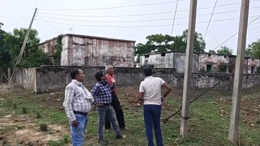 एक्टिविज्म का असर: हिनौती स्कूल परिसर से हटे खतरनाक बिजली के तार, 700 विद्यार्थियों को मिली बड़ी राहत